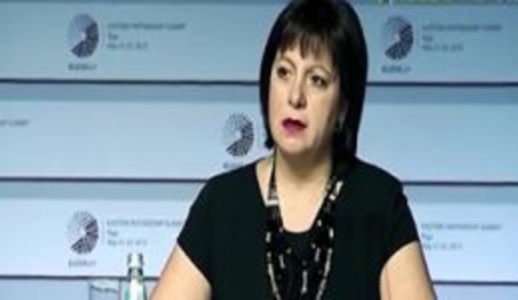 "Я не говорю по-русски", - глава Минфина Яресько отказала российским журналистам, которые на саммите в Риге потребовали делать доклад на русском языке. ВИДЕО
