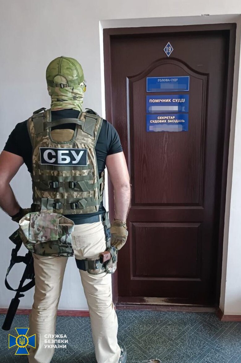 НАБУ і СБУ затримали на хабарі голову Олександрівського райсуду на Кіровоградщині 03