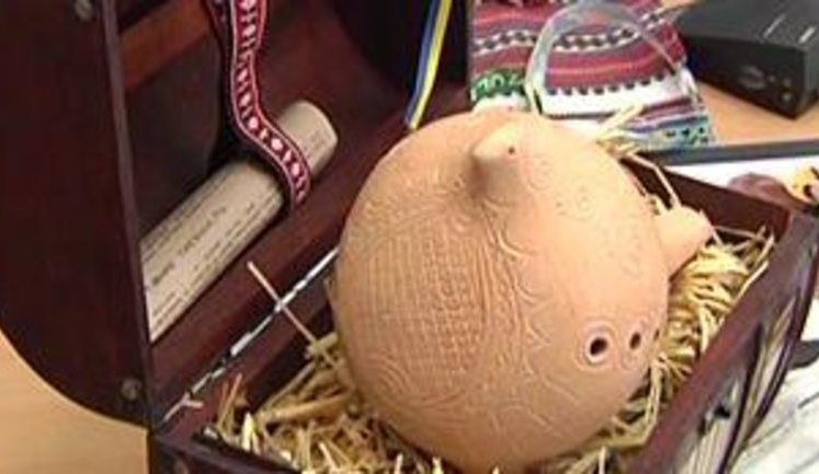 Китайский болельщик о неофициальном талисмане Евро-2012: Зозулица? У нас в Китае такое есть. ВИДЕО.