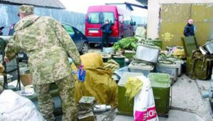 Три грузовика украденного военного имущества изъяли правоохранители у капитана воинской части Колесника