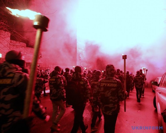 Памятник Героям Крут у Києві встановили у місці, звідки 100 років тому студенти і гімназисти вирушали на бій 02 Памятник Героям Крут у Києві встановили у місці, звідки 100 років тому студенти і гімназисти вирушали на бій 02