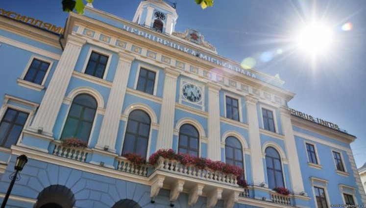 Экзитпол "Савик Шустер Студии": В горсовет Черновцов проходят 6 политсил. ИНФОГРАФИКА