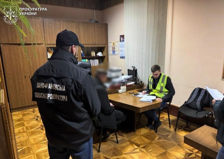Викрито нові деталі схеми про фіктивне працевлаштування в АТ 
