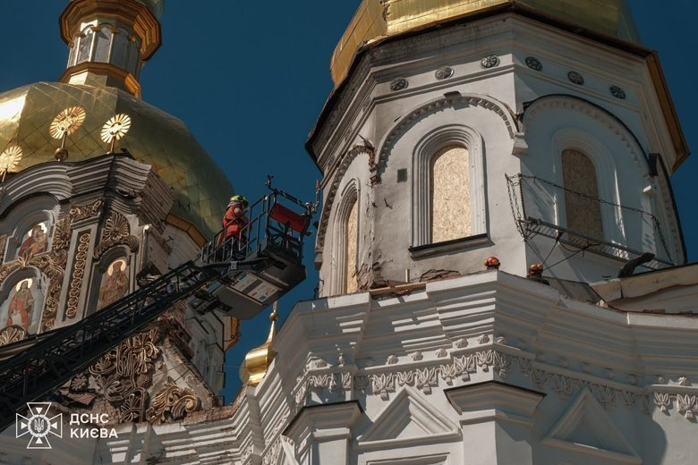 ДСНС завершила відновлення даху Успенського собору в Києво-Печерській лаврі