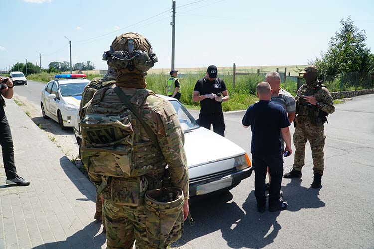 Група торговців зброєю затримана у Тернопільській області, - Нацполіція 03