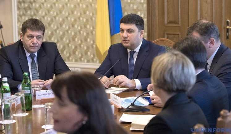 "Опубликованное считать неопубликованным" - как Порошенко и Гройсман воюют за областной водоканал