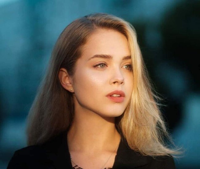22-летняя помощница нардепа Тищенко не смогла сказать, кто был первым президентом и сколько в Раде депутатов 01