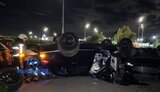 "Искала что-то в сумочке": в Киеве Range Rover врезался в гору шин, влетел на парковку и перевернулся на крышу. ВИДЕО+ФОТОрепортаж