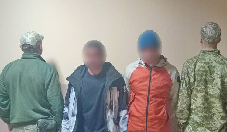 Пытались незаконно пересечь границу с Молдовой: на Буковине с помощью дрона задержали двух уклонистов, - ГПСУ. ВИДЕО+ФОТО
