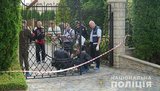 Полиция квалифицировала взрыв во дворе ректора тернопольского университета Крысоватого как покушение на убийство. ФОТОрепортаж