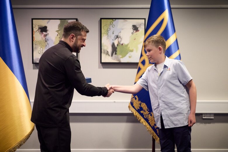 Zelensky honoured 11-year-old Danish boy Jens Thomsen with an award