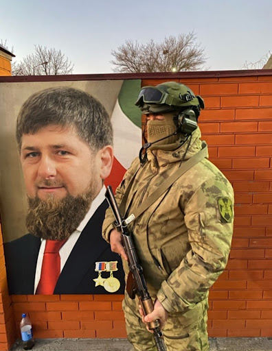 Кадирівці — це звичайні поліцаї, такі ж, які були у нацистської Німеччини. Розповідаємо про роль Рамзана Кадирова та його тік-ток- військ у війні проти України 17