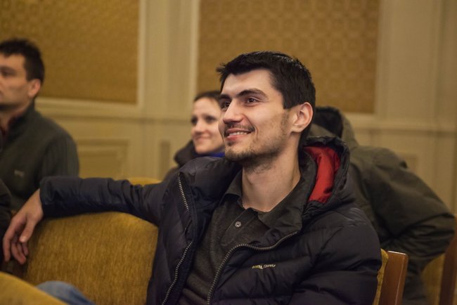 Мама Героя України Тараса Матвіїва: Останні обійми, останній синівський поцілунок... Ми були у масках і рукавицях. Так захотів Тарас, він хвилювався за нас. Останні дотики - через гумові рукавички і маски 08 Мама Героя України Тараса Матвіїва: Останні обійми, останній синівський поцілунок... Ми були у масках і рукавицях. Так захотів Тарас, він хвилювався за нас. Останні дотики - через гумові рукавички і маски 08