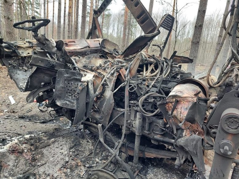 Near Irpin, truck exploded on mine, driver died 01