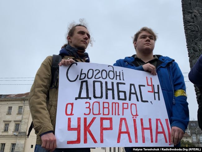 В Україні відбулись акції Ні капітуляції 01