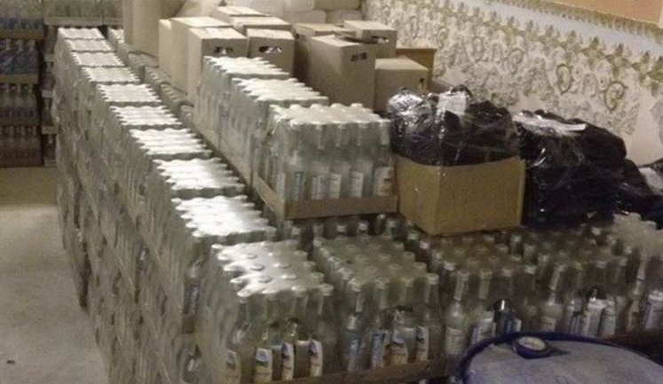 480 ящиків фальсифікованого алкоголю відомих брендів вилучили на Чернігівщині. ФОТОрепортаж
