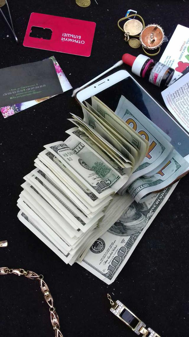 Фантом затримав на лінії розмежування $ 7,5 тис. готівки 02