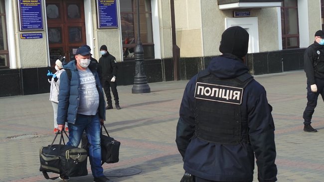 Спецпоїзд Москва-Київ привіз українців на Батьківщину 31