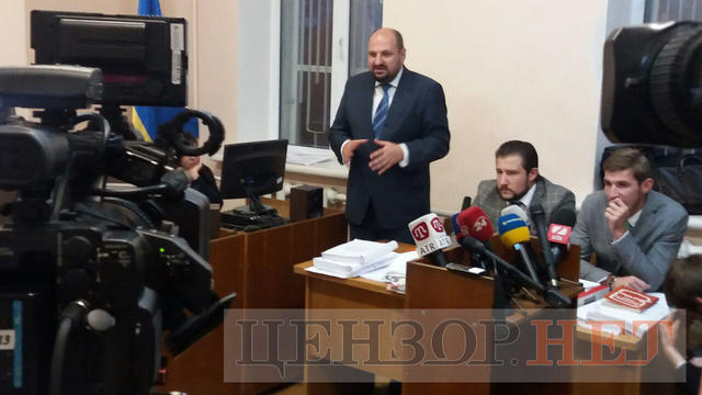 Суд зобовязав Розенблата носити електронний браслет 01