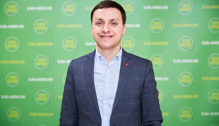 "Слуга народу" Крейденко пояснив придбання нової квартири у центрі Києва доходами батьків від продажу черешні