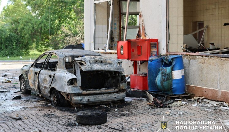 На Херсонщині 2 людини загинули, ще 16 - дістали поранення внаслідок ворожих обстрілів. ФОТОрепортаж