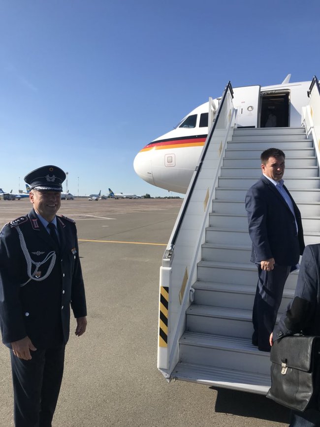 Клімкін і Маас вилетіли до Маріуполя 01