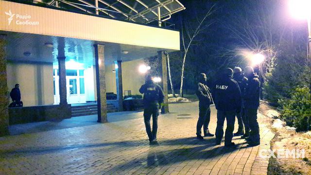 НАБУ в больнице Феофания проводит задержание главы ГФС Насирова 02