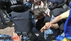 "День гнева" милиционеров: как спецназ разогнал митингующих против Януковича, Азарова, Литвина и их подчиненных. ФОТОрепортаж