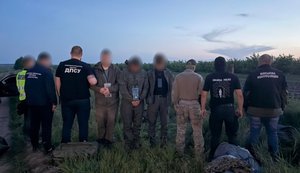 Брали по $5000 на криптогаманець: на кордоні з Молдовою затримали організаторів схеми для ухилянтів. ФОТОрепортаж