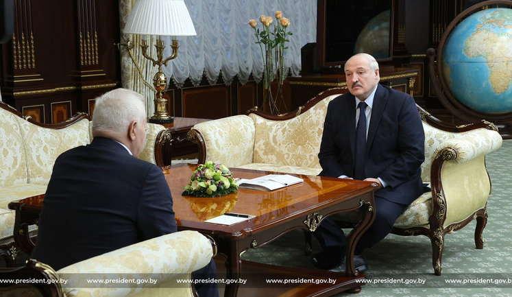 "Ми рідні люди, ми сусіди": Лукашенко заперечує свою причетність до загострення відносин з Україною