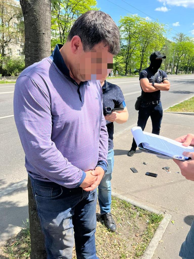Третьего за месяц сотрудника благоустройства Киева поймали на взятке 02