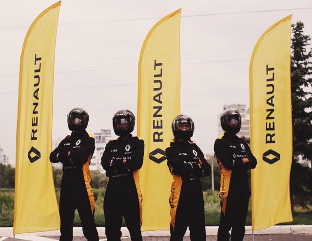 В столице началась неделя Formula 1 от Renault . Реклама 01