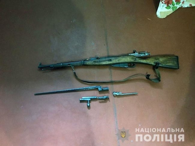 Полиция в Киеве накрыла арсенал оружия и боеприпасов из зоны ООС 04 Полиция в Киеве накрыла арсенал оружия и боеприпасов из зоны ООС 04