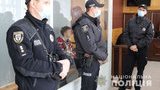 Вбивство поліцейського в Чернігові: всіх підозрюваних відправили під варту. ФОТОрепортаж