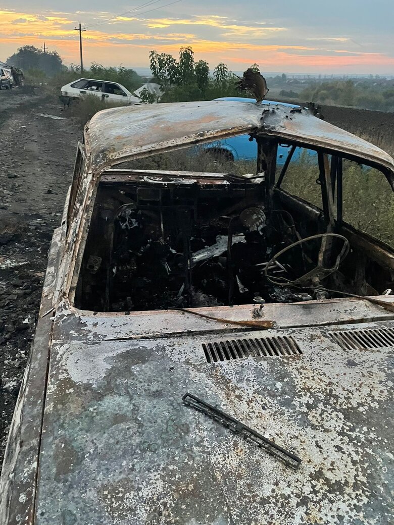 На Харківщині виявили евакуаційну колону, розстріляну російською ДРГ. Відомо про 24 загиблих, серед них - 13 дітей та вагітна жінка 05