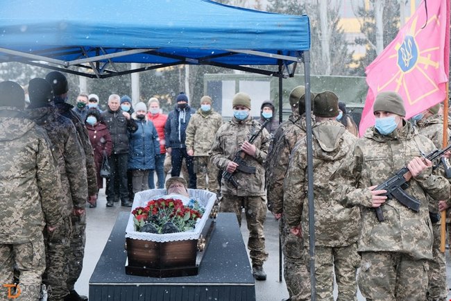 Із загиблим на Донбасі воїном 10-ї ОГШБр Кирилом Биковським попрощалися в Кропивницькому 03