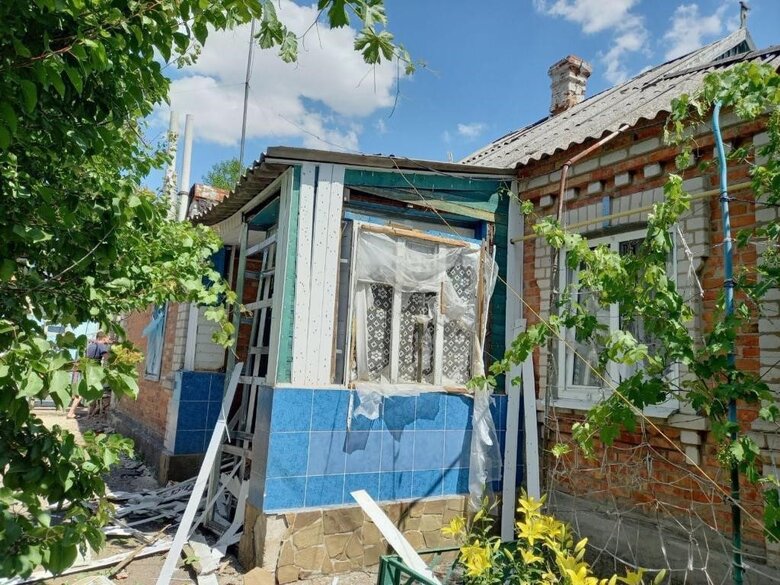 Разрушеные дома и сгоревшие машины. Рашисты обстреливают города и села Ореховского района, - Запорожская ОВА 01