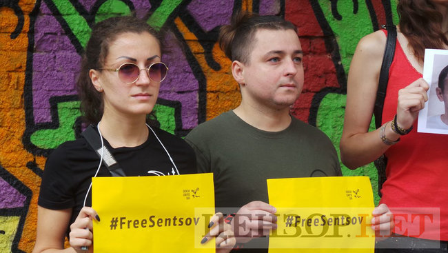 Врятуйте в’язнів Кремля, - активісти пікетували офіс Червоного Хреста з проханням вимагати від РФ доступу до українських політвязнів 08
