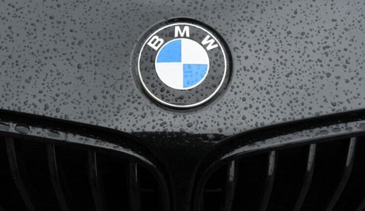 BMW і Mercedes, які пішли з Росії, опинилися в десятці автобрендів, на які росіяни торік витратили найбільше