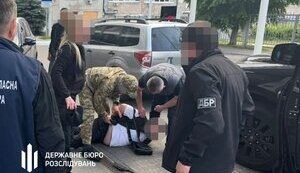 $50 тыс. за переправку группы уклонистов: задержаны военный и его сообщник, - ГБР. ФОТО