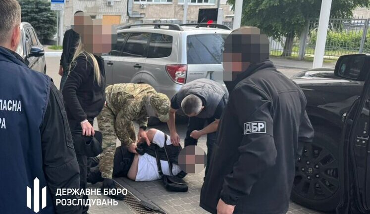$50 тыс. за переправку группы уклонистов: задержаны военный и его сообщник, - ГБР. ФОТО
