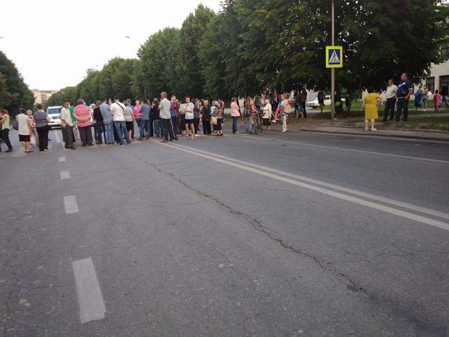 Львівяни перекрили вулицю через сміття 01