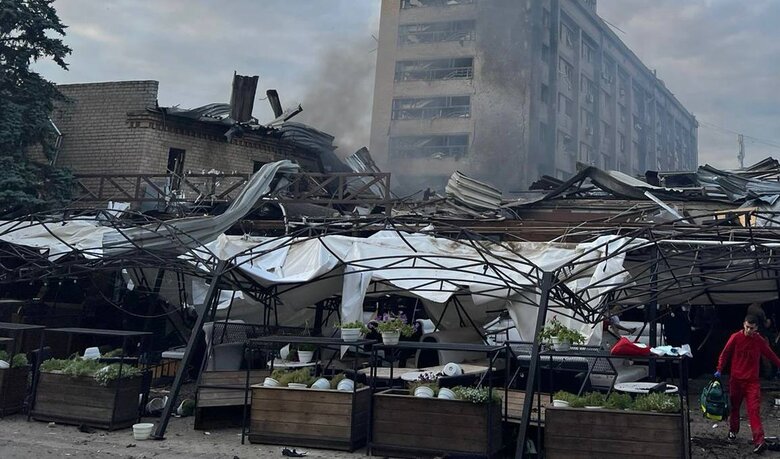 У Краматорську ракета влучила у заклад харчування, 2 особи загинуло, 22 поранено (оновлено) 04