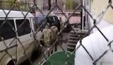 Російські окупанти привезли на "суд" захоплених у полон українських моряків. ВIДЕО