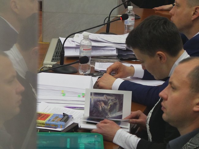 Після клопотань Хмари і Крат про взяття Савченко на поруки суд пішов радитися 03