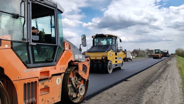 В Украине в этом году уже отремонтировали 8,1 миллиона квадратных метров дорог