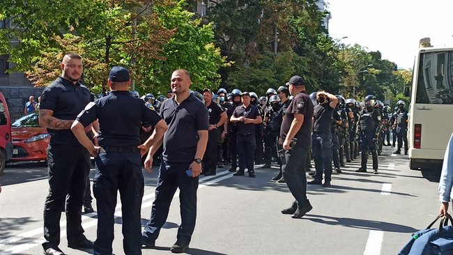 Нацкорпус вирушив до будинку, де живе Зеленський 12