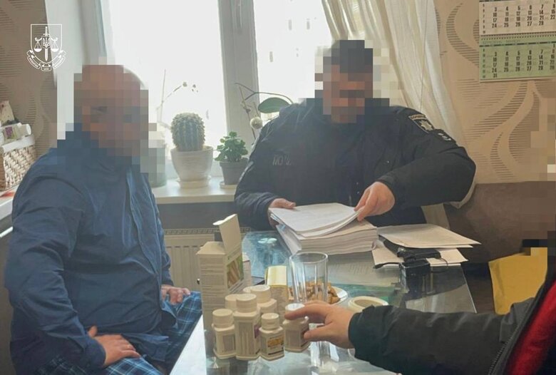 Привласнили 90 мільйонів гривень вкладників банку. Підозри отримали екснардеп та ще 27 людей