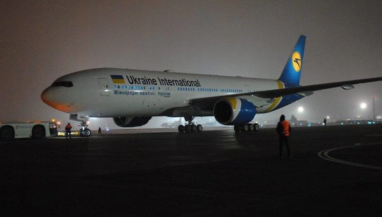 Самолет МАУ при первом рейсе в Нью-Йорк опоздал почти на 8 часов