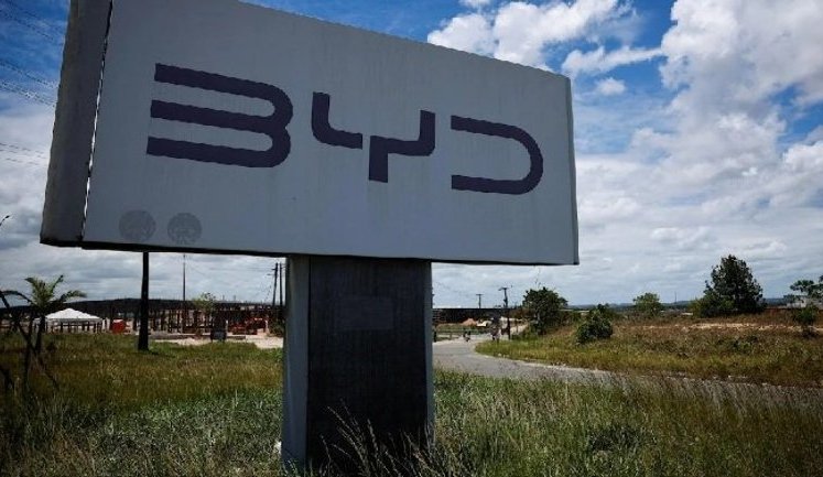 Робітники проживали без матраців: Бразилія внесла китайського автогіганта BYD до "реєстру рабовласників"